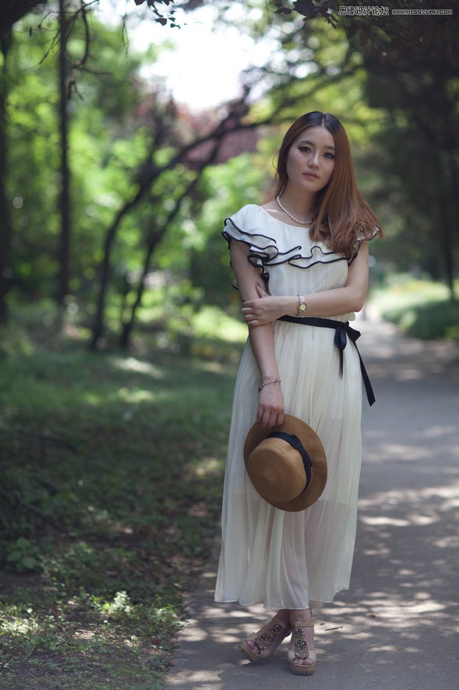 Photoshop调出公园女孩唯美小清新色调