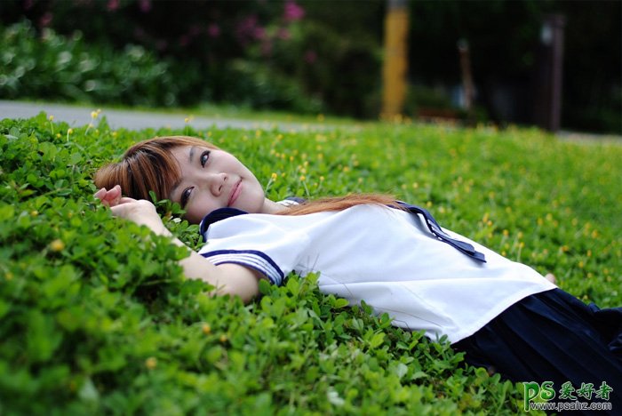 PS调色教程:调出甜美梦幻青蓝色调的制服少女