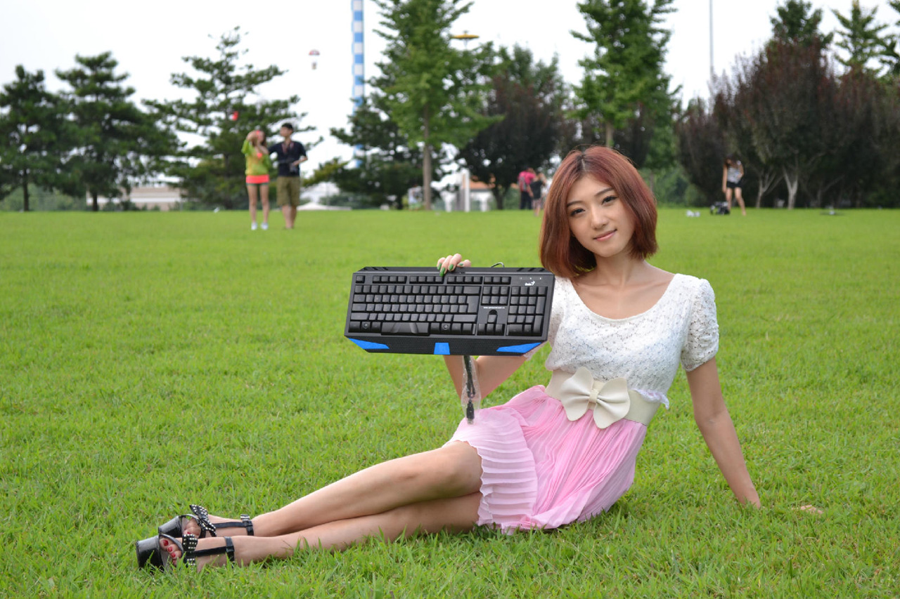 Photoshop给草地女孩添加夕阳光效效果