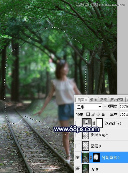 PS调色调出唯美蓝色逆光效果的树下美女照片