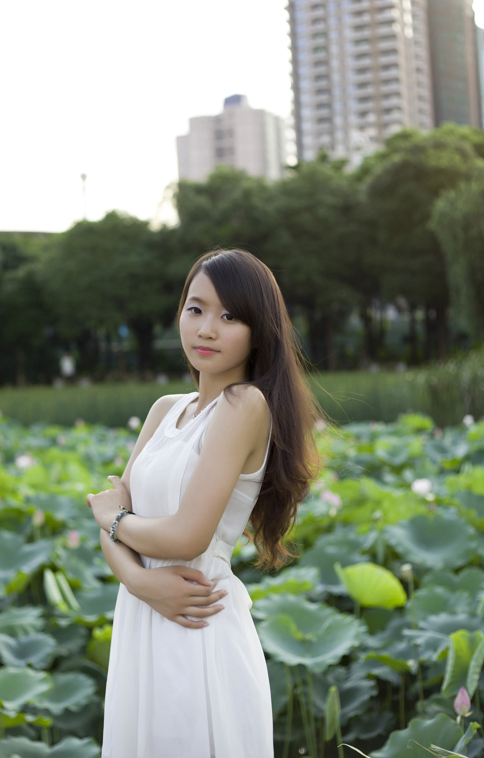 Photoshop抠出背景复杂的美女人像头发丝,PS教程,
